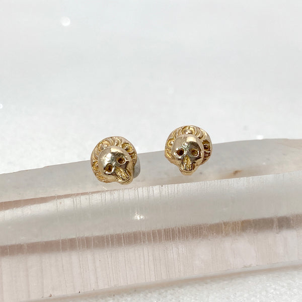 Freya Skull Studs in gold