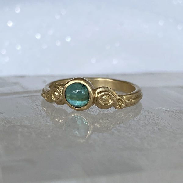 Myth and Stone Curiosity ring in gold